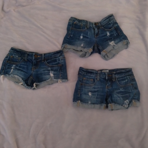 Shorts - Picture 2 of 6